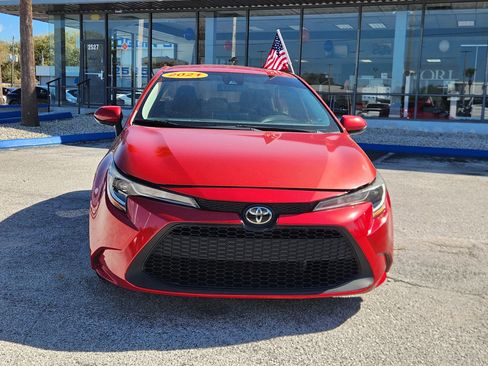 Used 2021 Toyota Corolla LE image 2