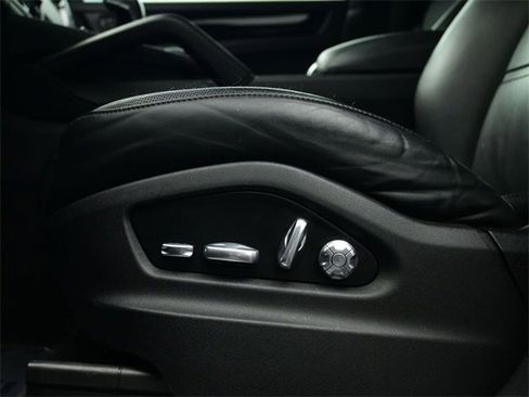 Used 2020 Porsche Cayenne S image 24