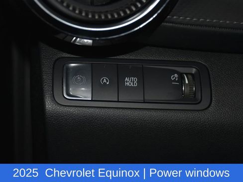 Used 2025 Chevrolet Equinox LT FWD image 9