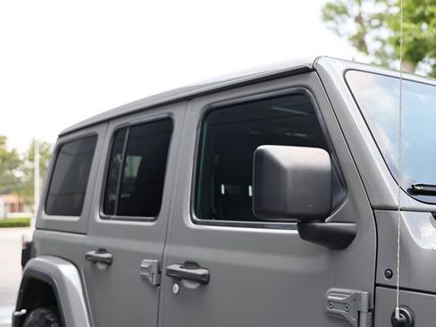 Used 2022 Jeep Wrangler Unlimited Sahara AWD/4WD image 12