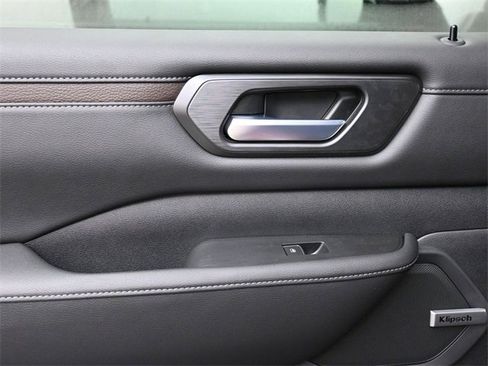 New 2025 Nissan Armada SL w/ Captain's Chari Seat Package image 28