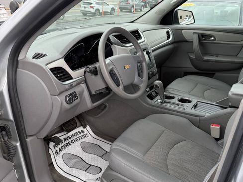 Used 2017 Chevrolet Traverse LS FWD image 9