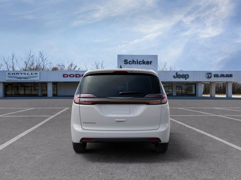 New 2026 Chrysler Pacifica Select image 29