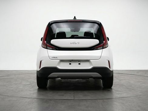 Used 2025 Kia Soul LX w/ LX Technology Package FWD image 7