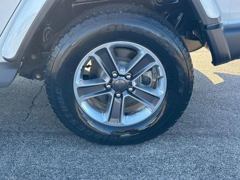 Used 2019 Jeep Wrangler Unlimited Sahara image 7