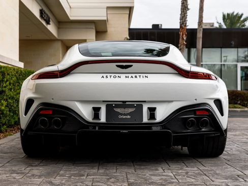 Used 2025 Aston Martin V8 Vantage Coupe image 25