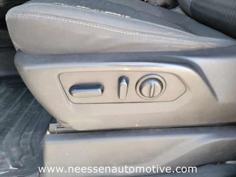 Used 2022 Chevrolet Silverado 2500 LT w/ Convenience Package image 16