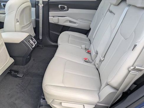 Used 2025 Kia Sorento S w/ Panoramic Sunroof Package image 18