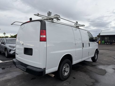 Used 2017 Chevrolet Express 2500 image 12