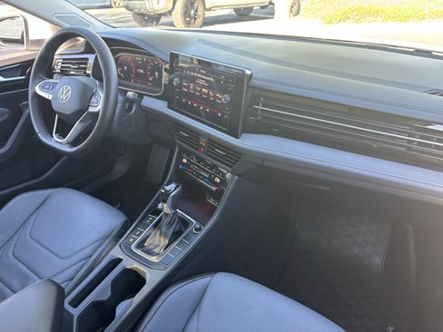 Certified 2025 Volkswagen Jetta SEL image 10