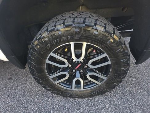 Used 2023 GMC Sierra 1500 AT4 w/ AT4 Premium Package image 10