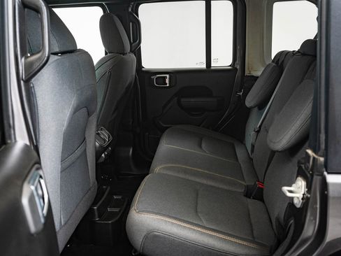 Used 2024 Jeep Wrangler Unlimited image 36