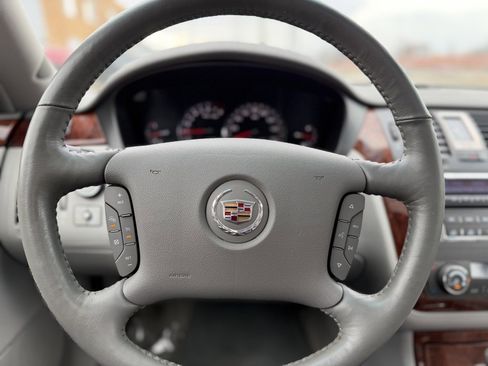 Used 2007 Cadillac DTS Luxury I w/ Sun And Sound Package image 24