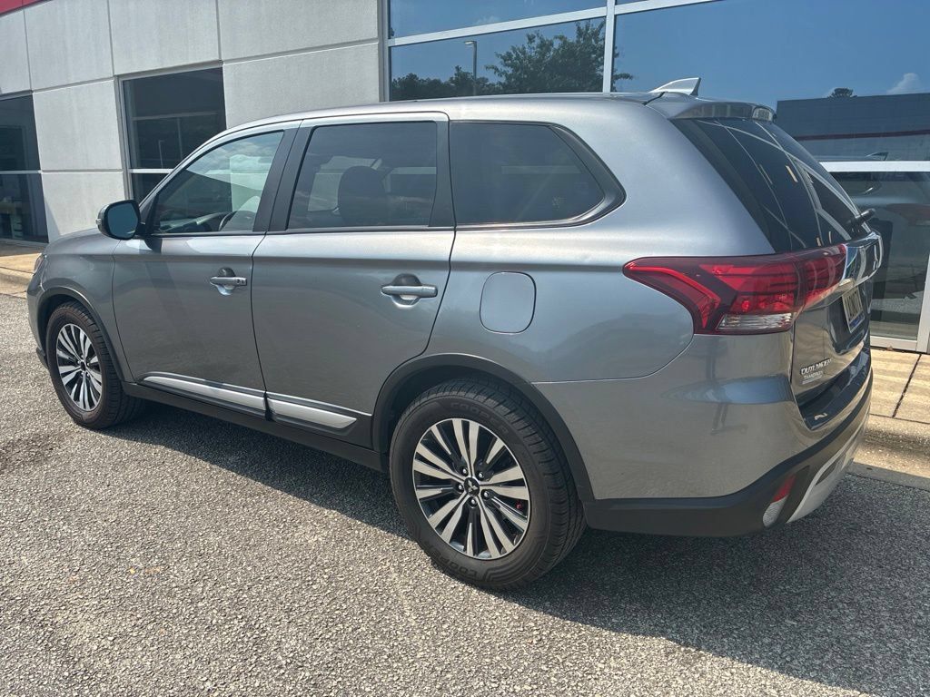 Used 2020 Mitsubishi Outlander SE AWD/4WD image 2