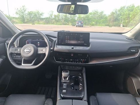 Certified 2024 Nissan Rogue Platinum FWD image 25