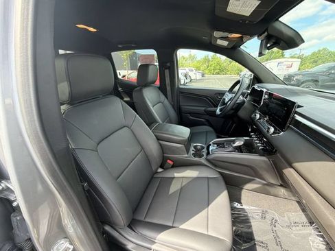 Used 2024 GMC Canyon Elevation w/ Elevation Premium Package RWD image 23