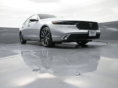Certified 2025 Honda Accord Touring image 27