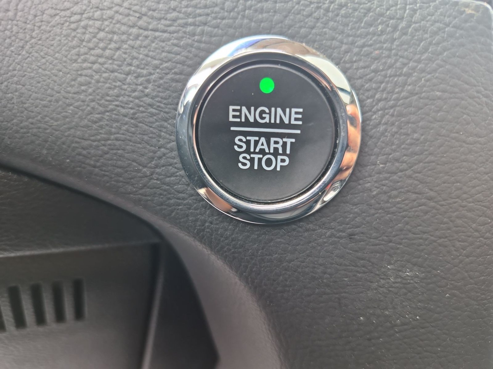 Used 2019 Ford Edge SEL w/ Equipment Group 201A FWD image 16