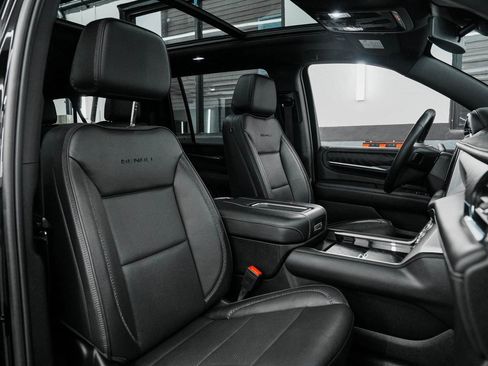 Used 2023 GMC Yukon XL Denali image 40