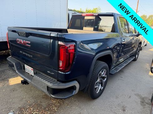 Used 2022 GMC Sierra 1500 SLT w/ SLT Convenience Package image 3