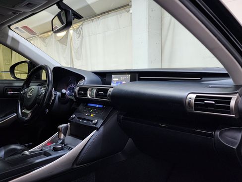Used 2015 Lexus IS 250 RWD image 18