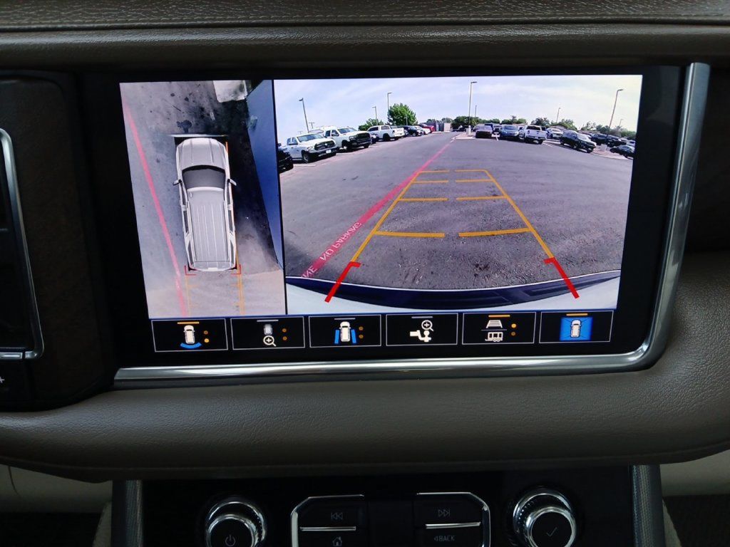 Used 2021 GMC Yukon XL Denali w/ Denali Premium Package AWD/4WD image 9