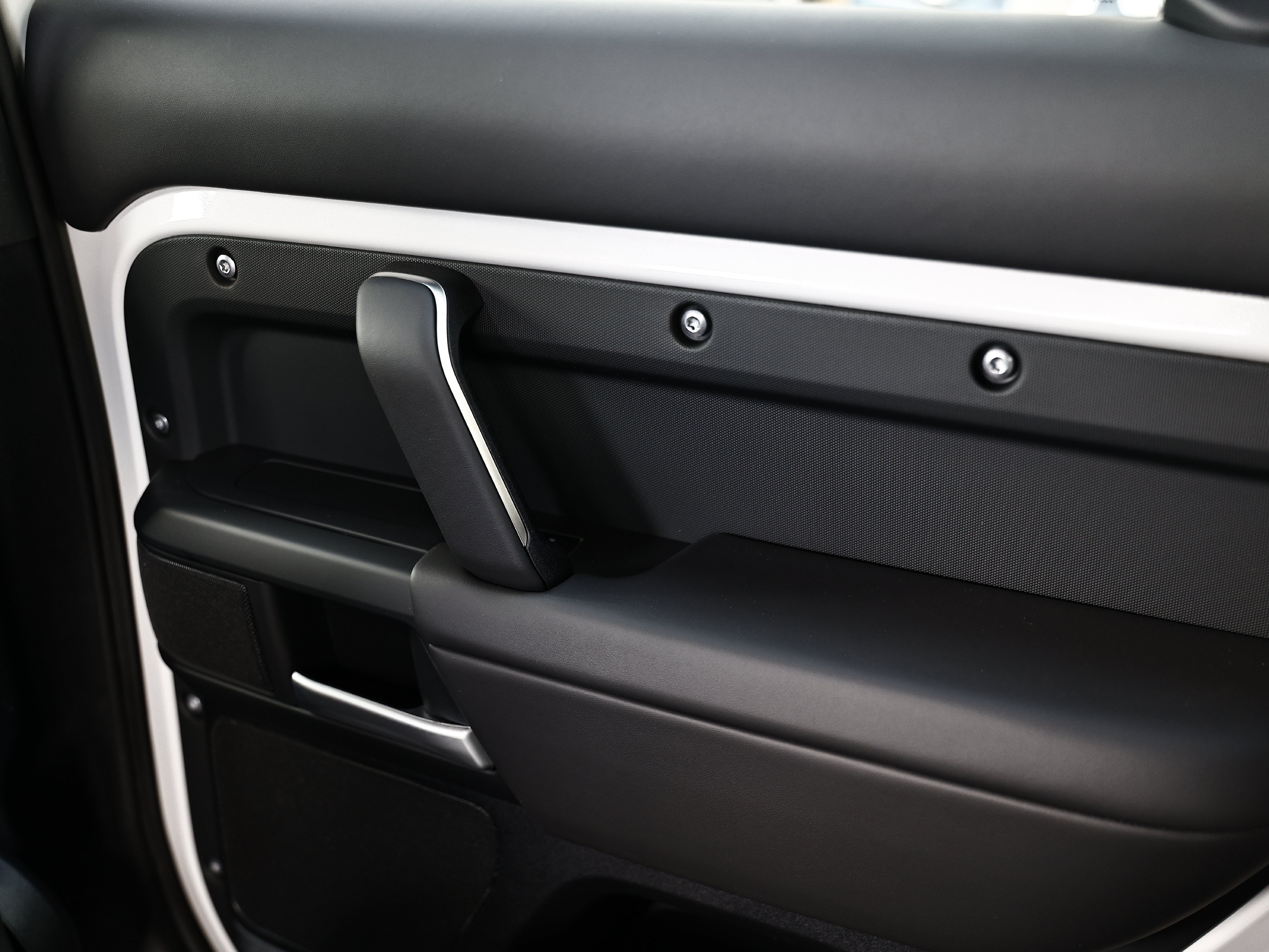 New 2026 Land Rover Defender 110 X-Dynamic SE AWD/4WD image 33