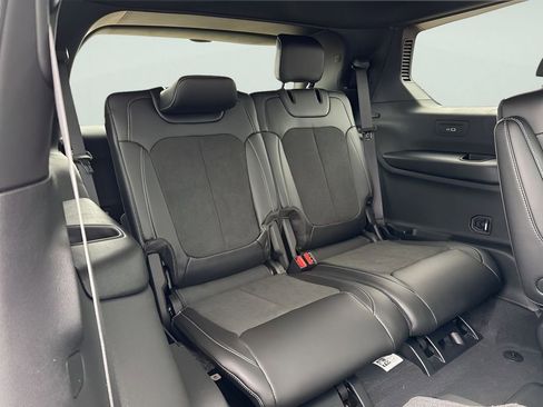 New 2025 Jeep Grand Cherokee L Altitude AWD/4WD image 13
