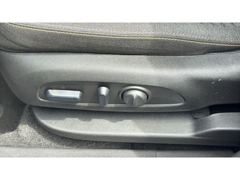 Used 2024 Chevrolet Equinox LT FWD image 31