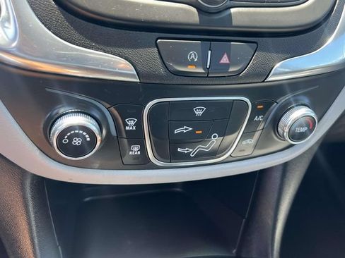 Certified 2023 Chevrolet Equinox LS FWD image 30
