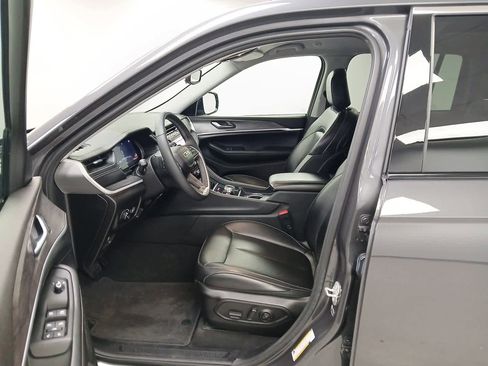 Used 2024 Jeep Grand Cherokee Limited AWD/4WD image 12