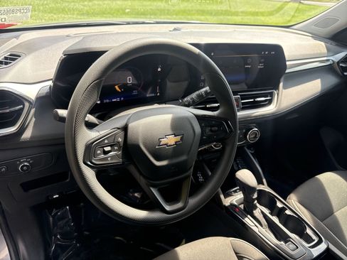 Used 2025 Chevrolet TrailBlazer LT AWD/4WD image 15