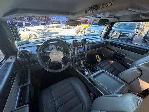 Used 2003 HUMMER H2 w/ Preferred Equipment Group image 21