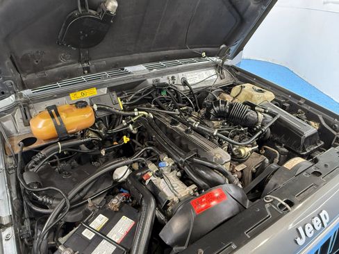 Used 1990 Jeep Cherokee Laredo RWD image 50