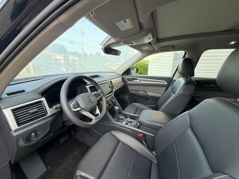 Used 2023 Volkswagen Atlas SEL AWD/4WD image 16