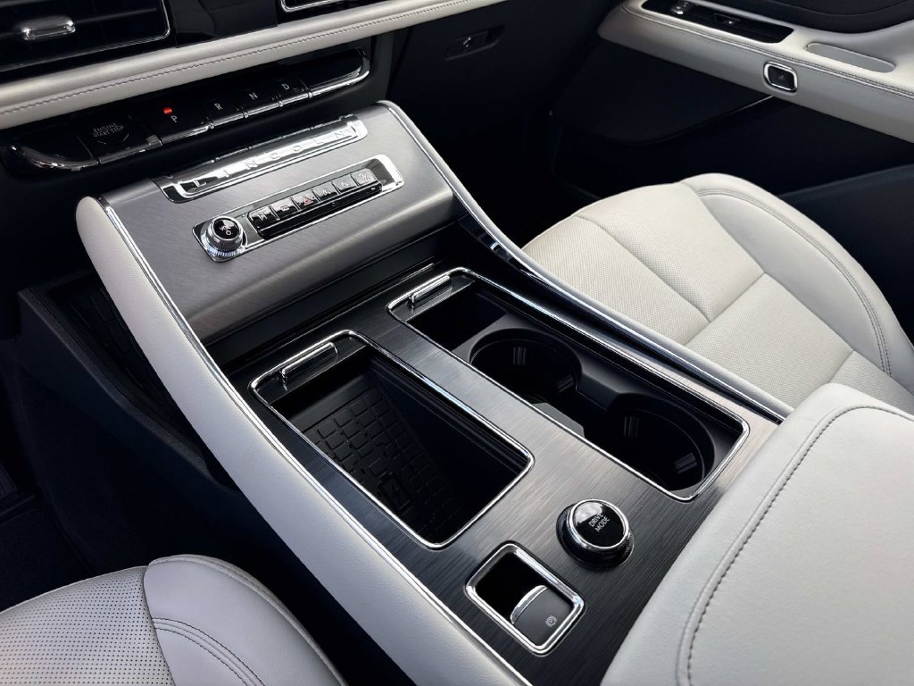 New 2027 Lincoln Aviator 2WD image 26