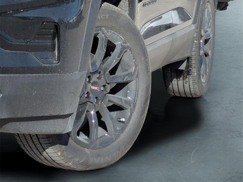 Used 2025 GMC Terrain Elevation w/ Black Edition image 2