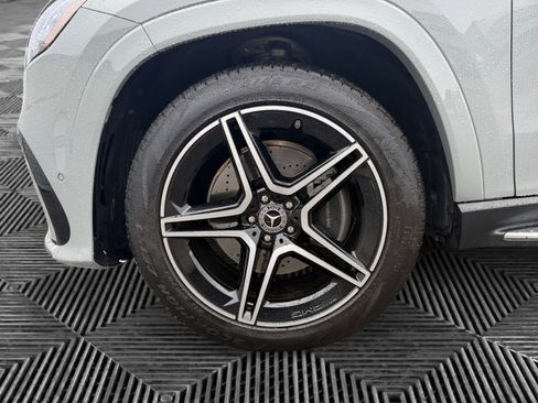 Certified 2025 Mercedes-Benz GLS 450 4MATIC image 9