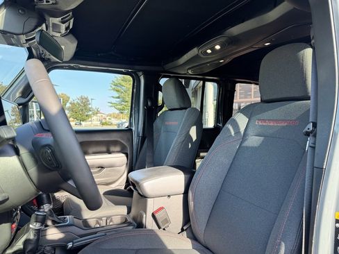 Used 2024 Jeep Wrangler Unlimited Rubicon image 17
