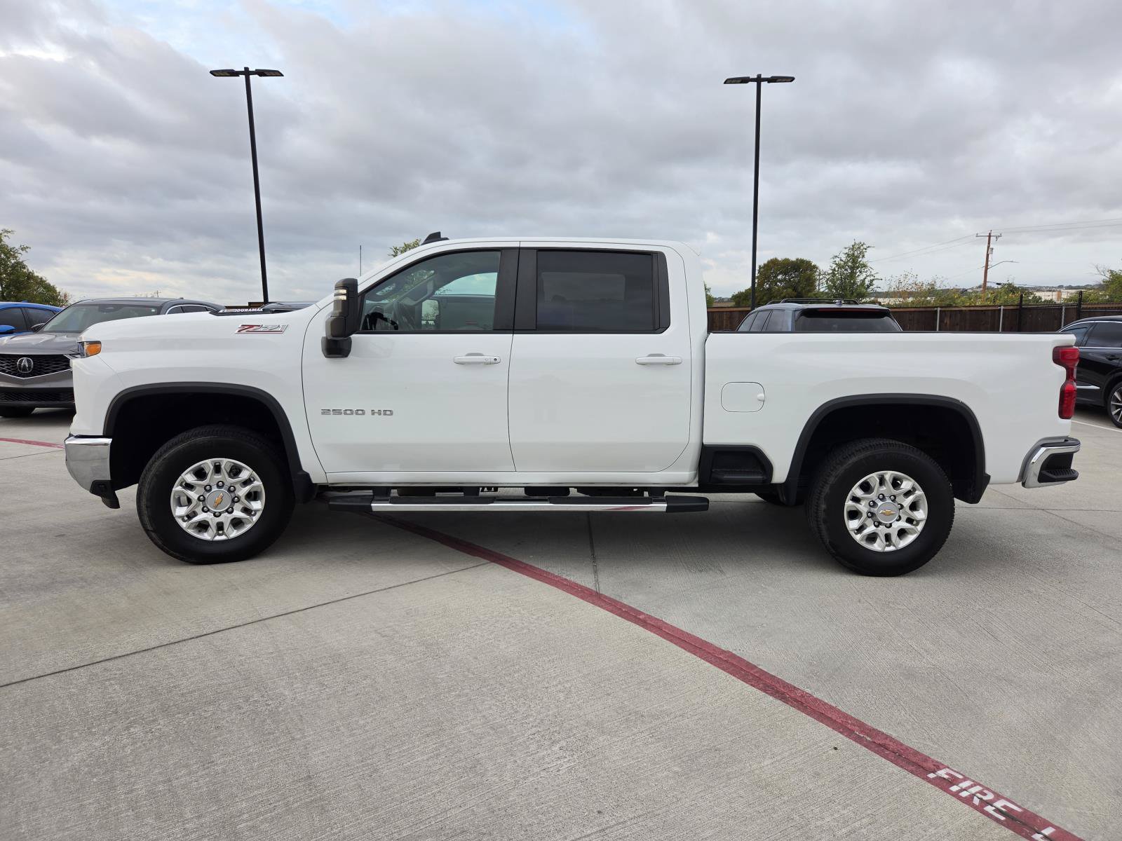 Used 2025 Chevrolet Silverado 2500 LT AWD/4WD image 3