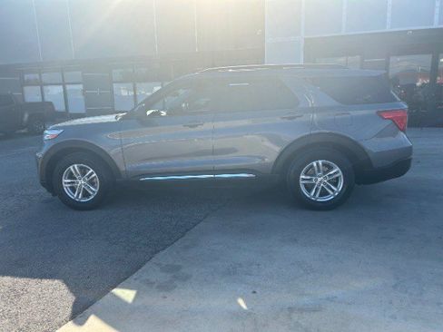 Used 2022 Ford Explorer XLT image 12