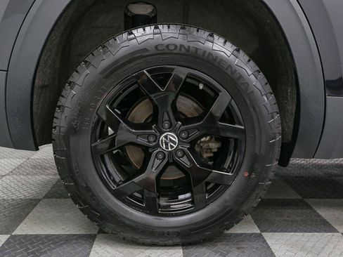 Certified 2025 Volkswagen Atlas Peak Edition SE AWD/4WD image 19