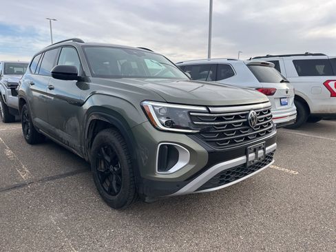 Used 2024 Volkswagen Atlas Peak Edition SE image 2
