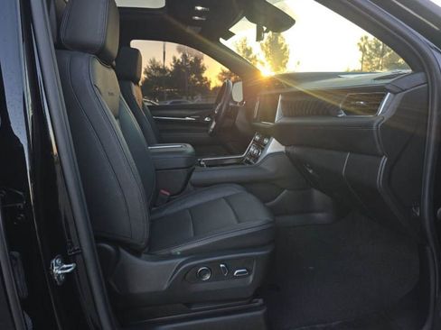 Used 2023 GMC Yukon Denali w/ Denali Reserve Package image 10
