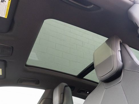 Certified 2025 Porsche Macan Electric image 31