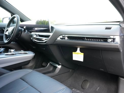 New 2025 Cadillac Lyriq Luxury image 26