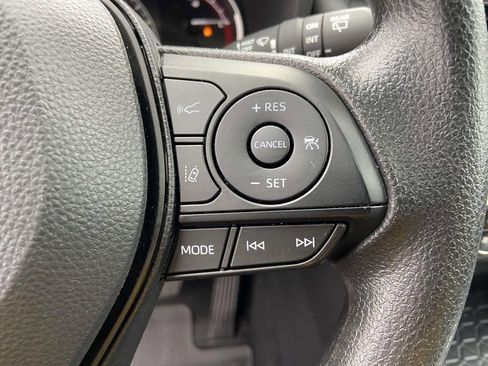 Used 2025 Toyota RAV4 XLE w/ Convenience Package image 32