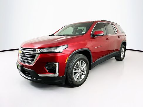 Used 2023 Chevrolet Traverse LT image 3