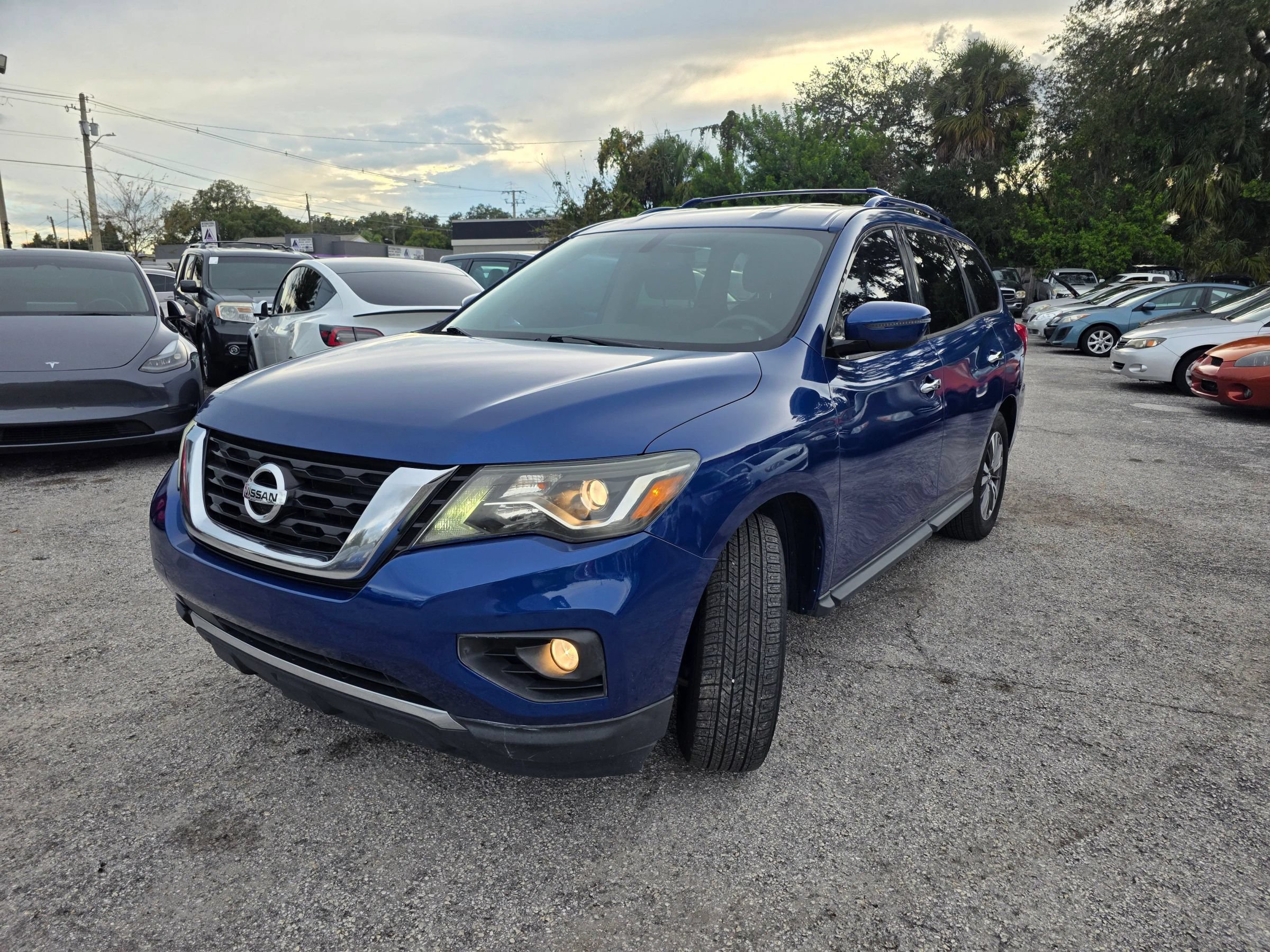 Used 2018 Nissan Pathfinder SV AWD/4WD image 3