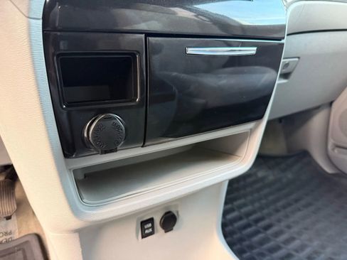 Used 2011 Toyota Sienna LE w/ Towing Pkg image 19